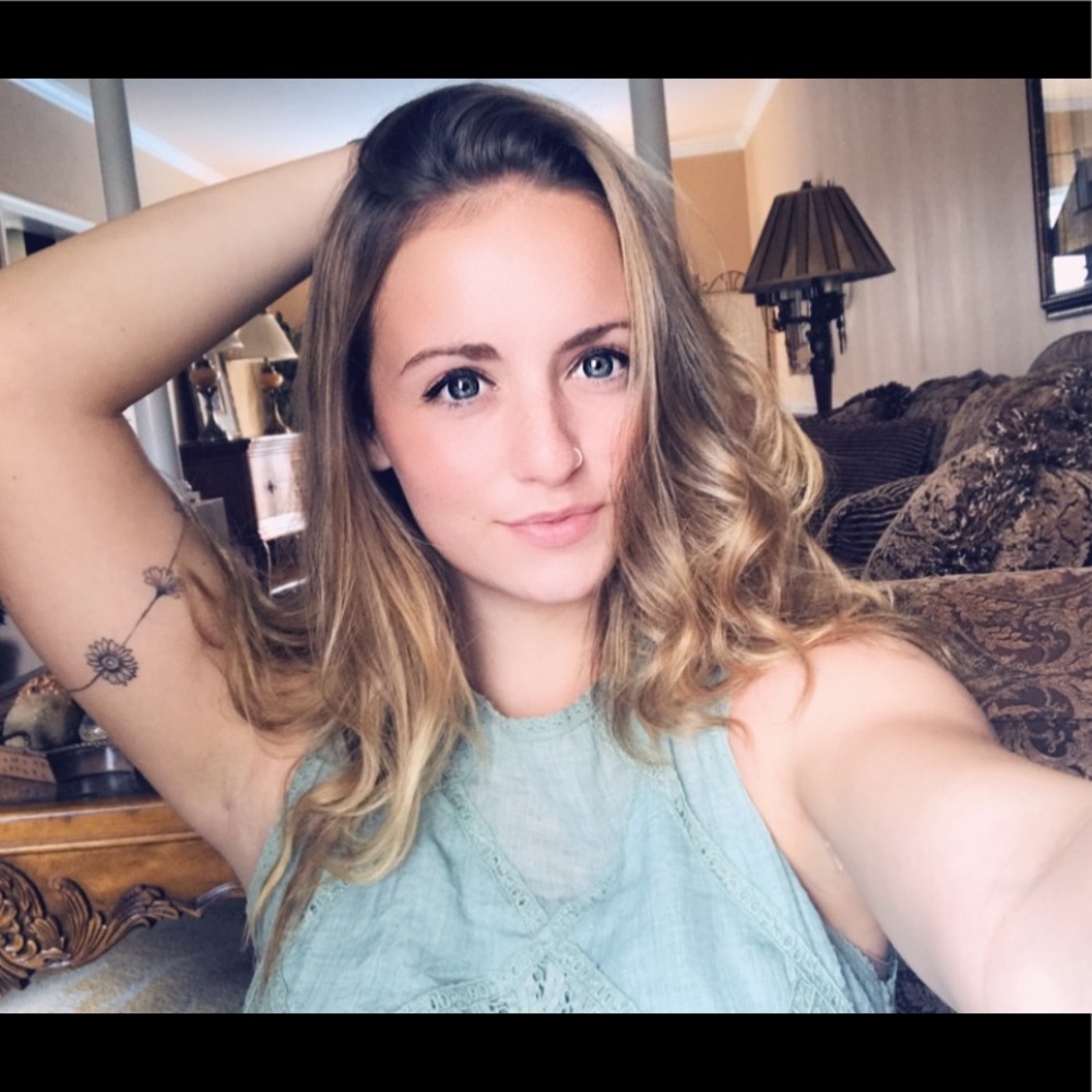 Meet your Posher, Chloe